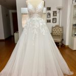 Vestido de Novia Corte en A Precioso Encaje y Pedrería en Tirantes. Ref. QBYE1122