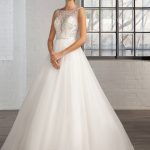 Vestido Línea A Hermoso Escote con Pedrería y Lentejuelas. Ref. MVNCFCHL