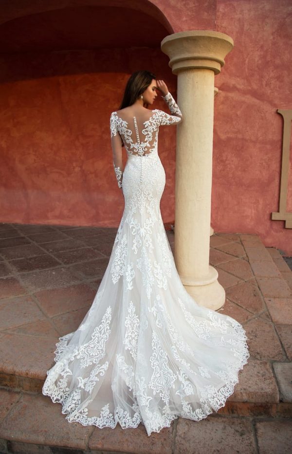 Vestido de Novia en Encaje Estilo Sirena Escote Profundo y Hermosa