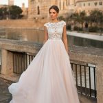 Vestido de Novia Línea A Escote Cuchara con Apliques de Encaje. Ref. QBYEP4017