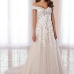 Hermoso Vestido de Novia Estilo Princesa Hombros Ca?dos con Espectaculares Apliques Florales. Ref. QBYEP3356