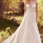 Vestido Estilo Princesa Hermoso Escote con Pedrería y Espalda Escotada. Ref. MVNJBH2P