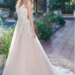 Vestido de Novia Princesa Hermoso Encaje y Espalda Escotada con Tirantas Cruzadas. Ref. QBYE84010