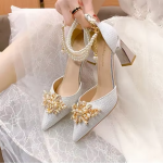 Hermosos Zapatos Champaña con Increíble Adorno en Perlas Ref: QR4X576