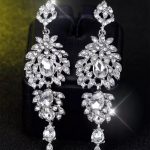 Aretes Colgantes con Arabescos de Cristal Austriaco para Novia o Invitadas. REF. QART317