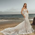 Vestido de Novia Estilo Sirena Escote Profundo Espalda en V con Apliques de Encaje y Pedrer?a Espectacular Cola Ref: QBYE1123